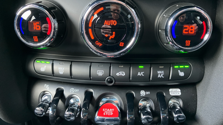 MINI Hatchback 1.5 Cooper Classic Premium 5dr Auto Petrol Hatchback